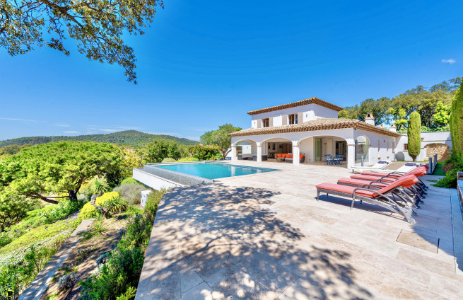 villa-a-vendre-vue-mer-sainte-maxime-golfe-saint-tropez