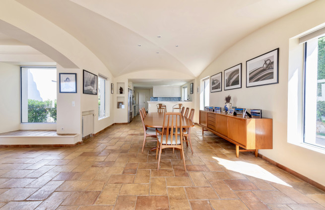 salle-a-manger-voutee-villa-prestige