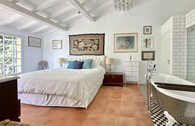 Hoofdslaapkamer met kleedkamer en badkamer - villa La Croix Valmer