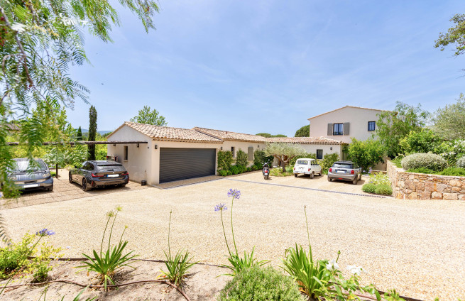 private driveway, parking spaces, carport, double villa Grimaud