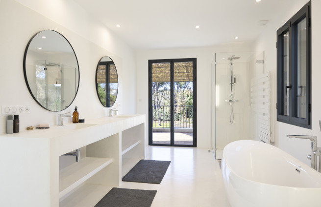 badkamer-hoofdslaapkamer-suite-grimaud