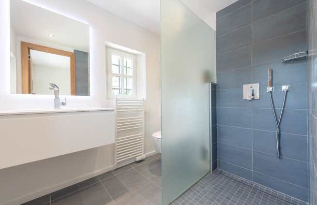shower-en suite-luxury-villa-sainte-maxime