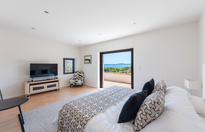 master suite with sea view in luxury villa Sainte-Maxime