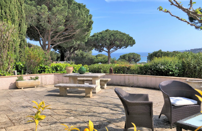 Second home near beach and golf course on the French Riviera