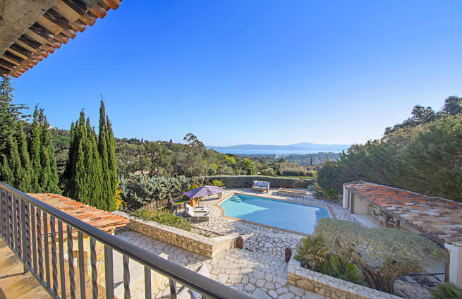 vue-mer-terrasse-villa-beauvallon-bartole