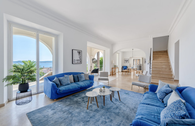 Bright living room with sea view, close to the center of Sainte-Maxime