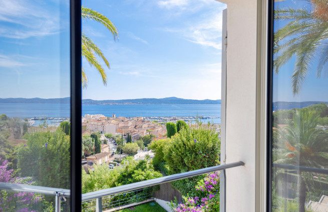 balcony-over-the-sea-mediterranean-french-coast