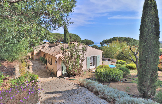 Buy a villa with a pool and sea view in Sainte-Maxime
