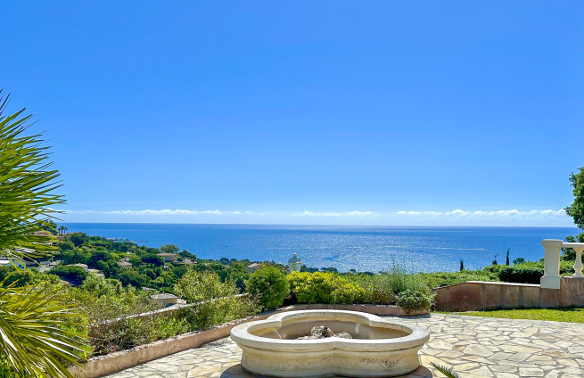 180-degree sea view of Sainte-Maxime