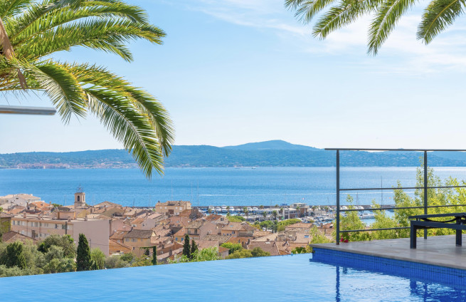 piscine-vue-mer-debordement-saint-tropez