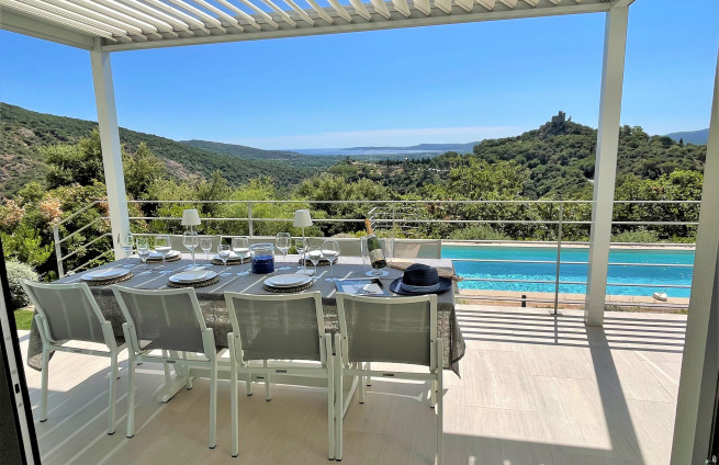 Uitzicht op zee, terras, pergola, Villa Grimaud