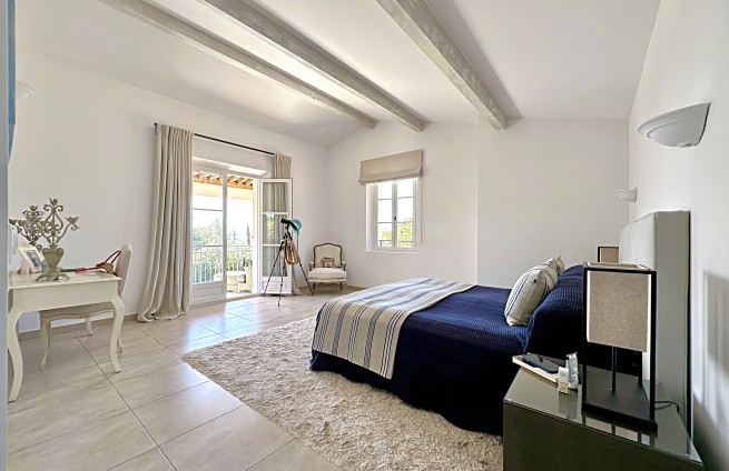 master bedroom - Grimaud - access to private terrace and pool