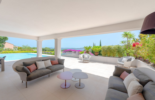 terrasse-villa-vue-mer-sans-vis-a-vis-sainte-maxime