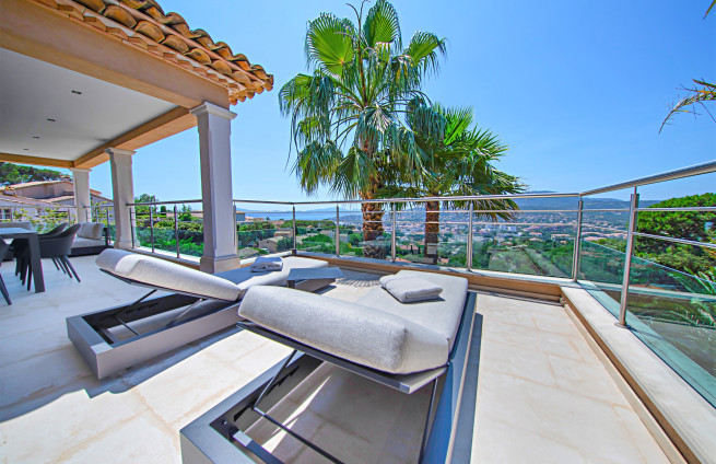 villa-5-chambres-terrasses-privees-piscine-cote-dazur
