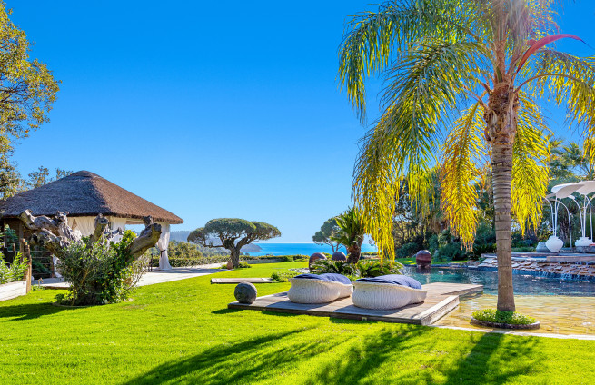 jardin-paysager-luxe-villa-vue-mer-gigaro