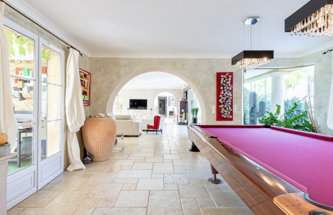 billiards villa games room La Croix Valmer