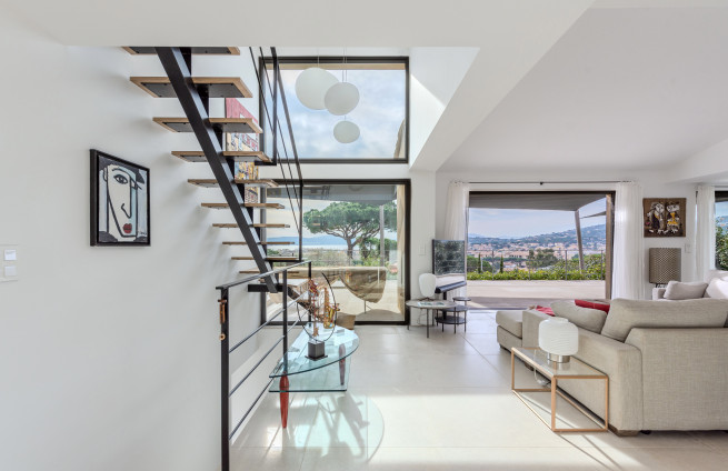 ingang-luxe-vastgoed-architectuur-villa-Sainte-Maxime