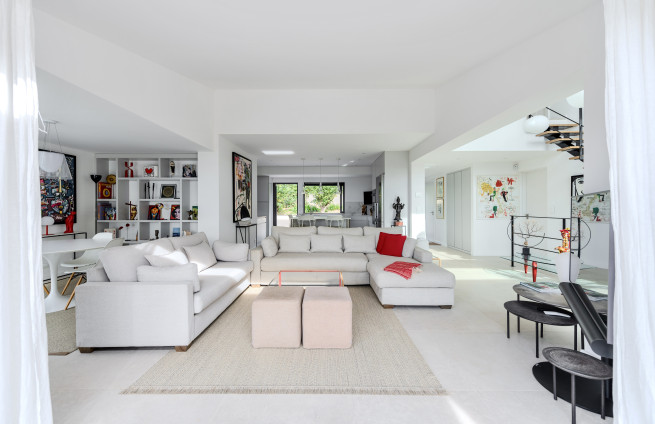 sejour-lumineux-vue-mer-villa-sainte-maxime