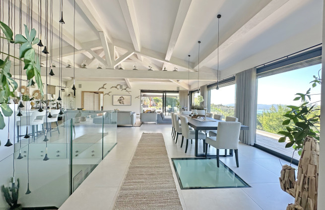 Salon-lumineux-baies-coulissantes