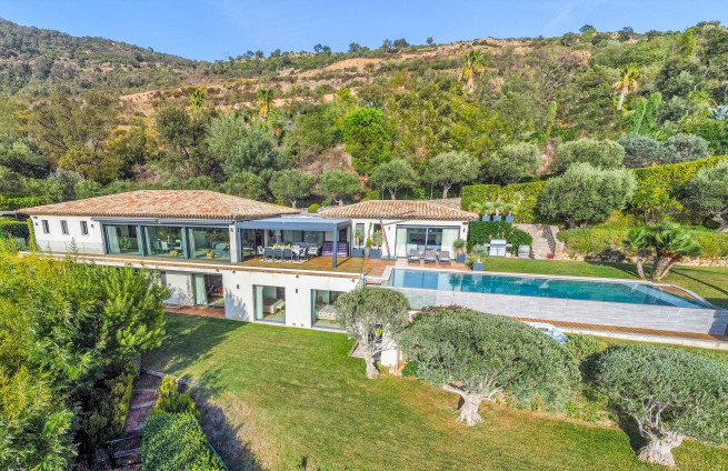 contemporary villa with sea view - Grimaud