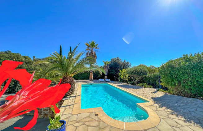 piscine-privée-villa-bord-mer