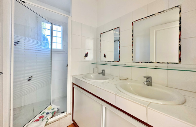 separate toilet, luxury shower room