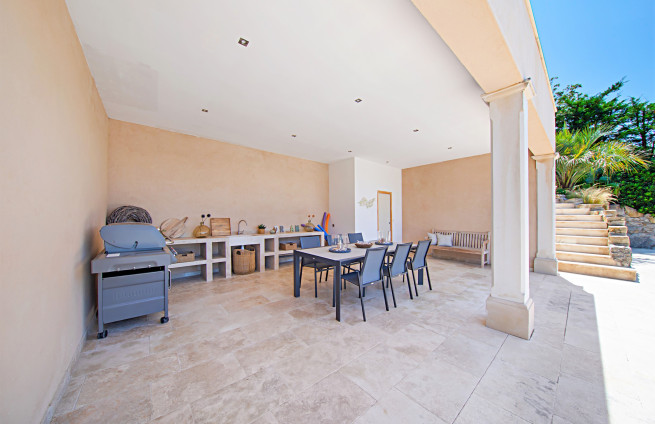 Luxe poolhouse met buitenkeuken in Sainte-Maxime