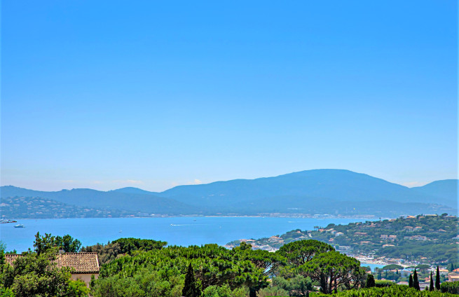 villa near Sainte-Maxime city center with sea view