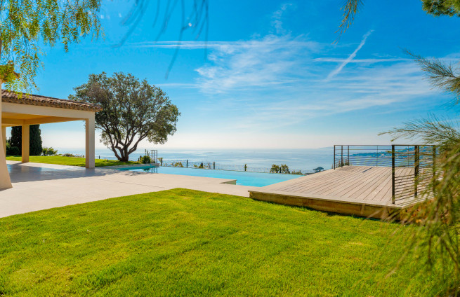 view-pool-nartelle-sainte-maxime