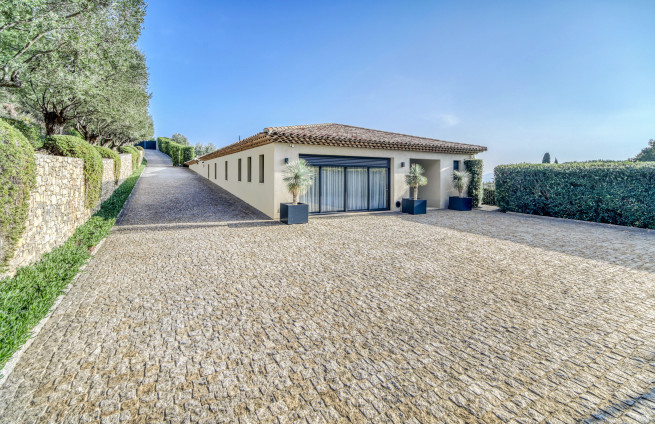 entree-villa-luxe-beauvallon-bartole