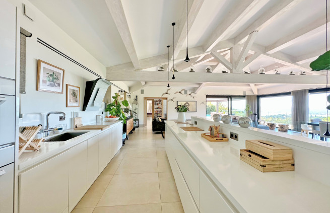 contemporary-kitchen-villa-grimaud