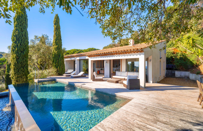 Luxe villa aan de Franse Rivièra met overloopzwembad