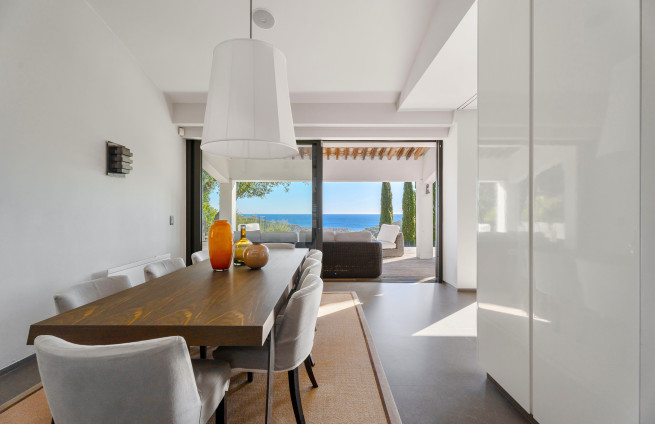 dining room-covered-terrace-relaxation area