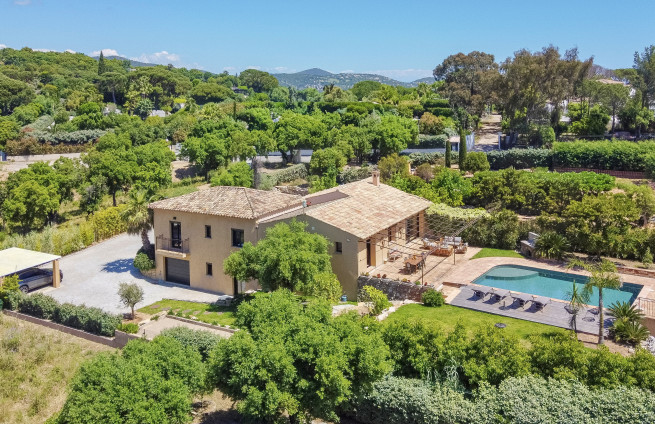 villa-proche-plages-sainte-maxime-golfe-saint-tropez