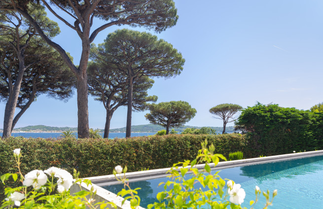 Vue-mer-180-degrés-terrasse-villa-luxe