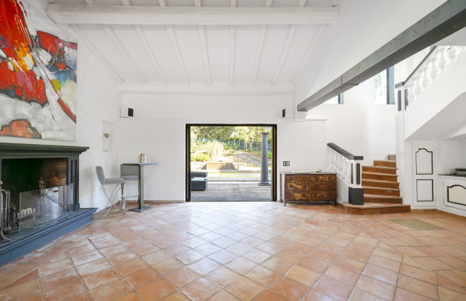 Moderne woonkamer met erkers - Villa Gassin