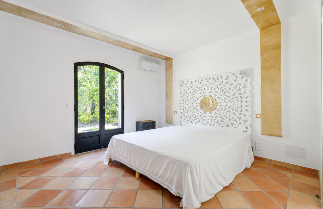 bedroom-bathroom-family-villa-gassin-saint-tropez
