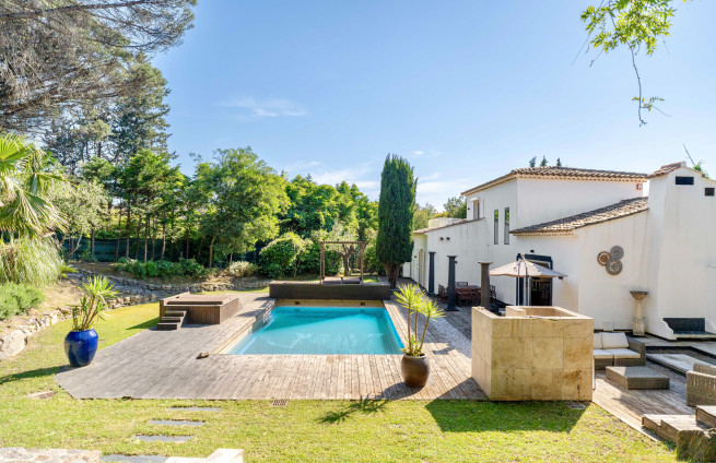 Aangelegde tuin, zwembad, zonneterrassen, Franse Rivièra