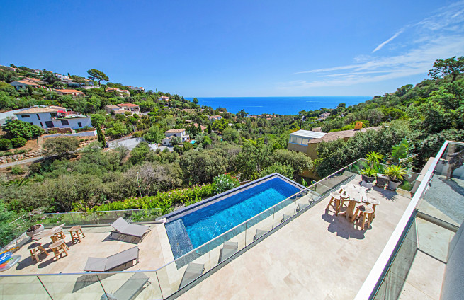 Infinity pool at a villa in Issambres