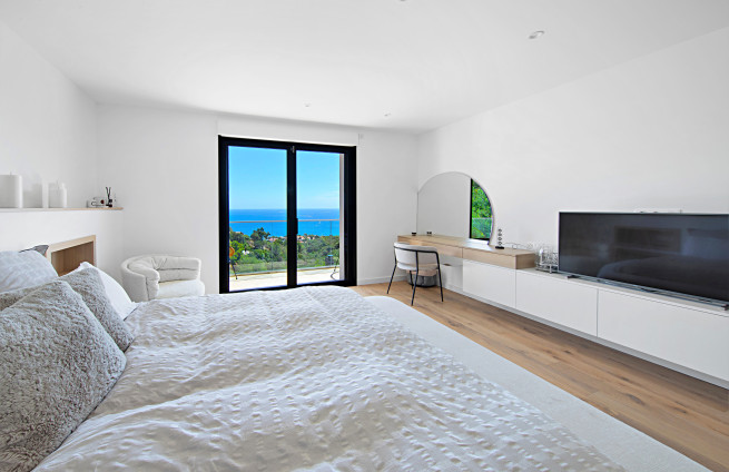 Sea view master bedroom Les Issambres