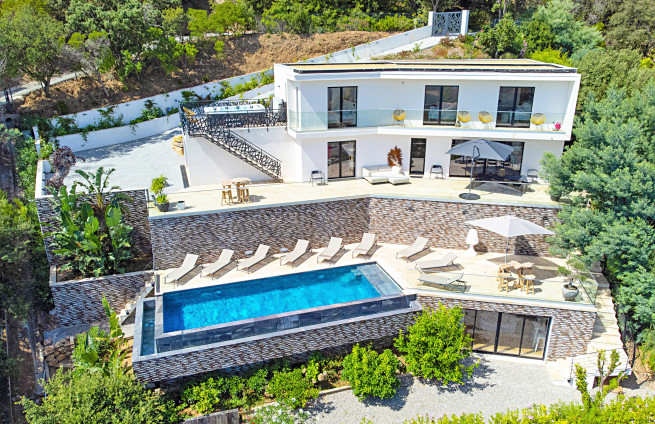 Contemporary house with heated pool in Issambres