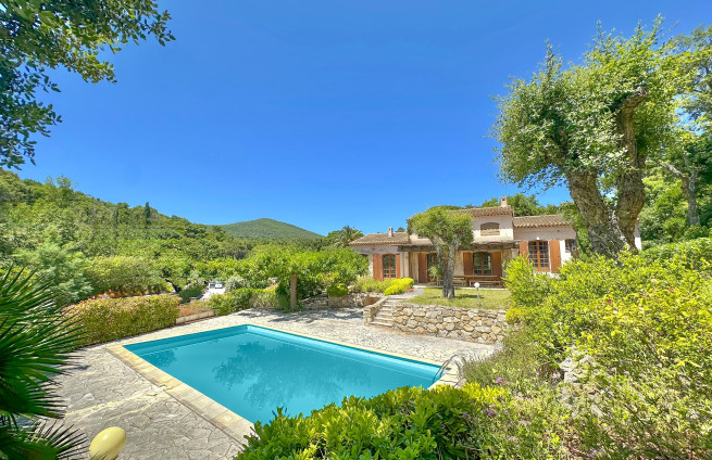 Villa for sale within walking distance of the beaches in Sainte-Maxime