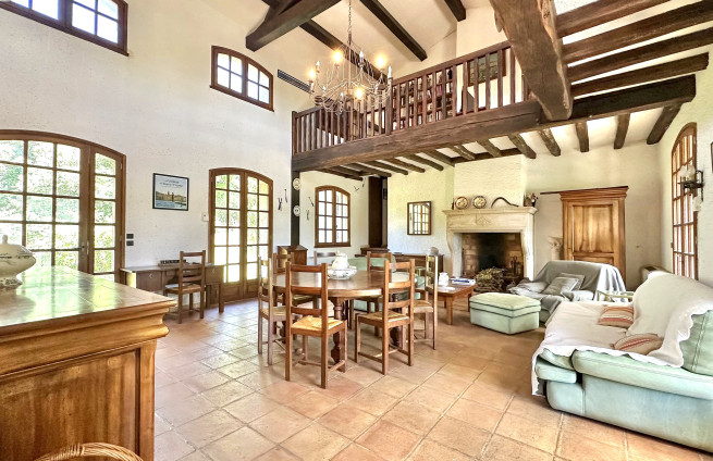 bright living room - villa - La Croisette - Sainte-Maxime - fireplace