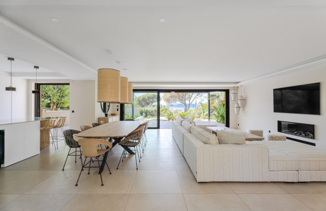 Luxe woning met hoogwaardige materialen.