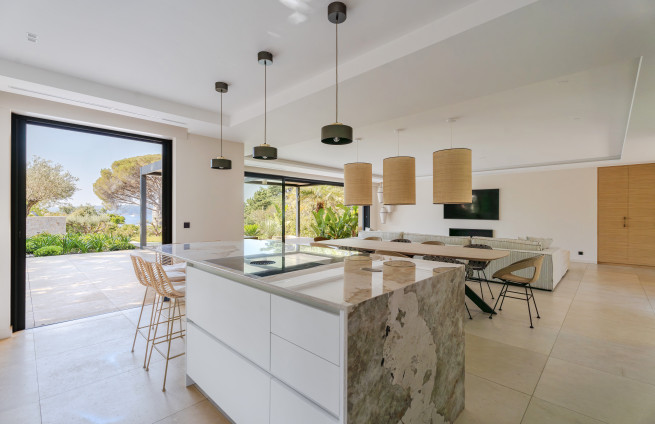 High-end fitted kitchen in Sainte-Maxime
