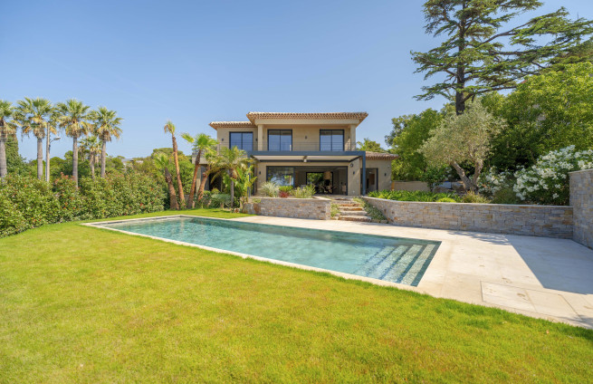 contemporary house, 5 minutes from the city center and beaches of Sainte-Maxime