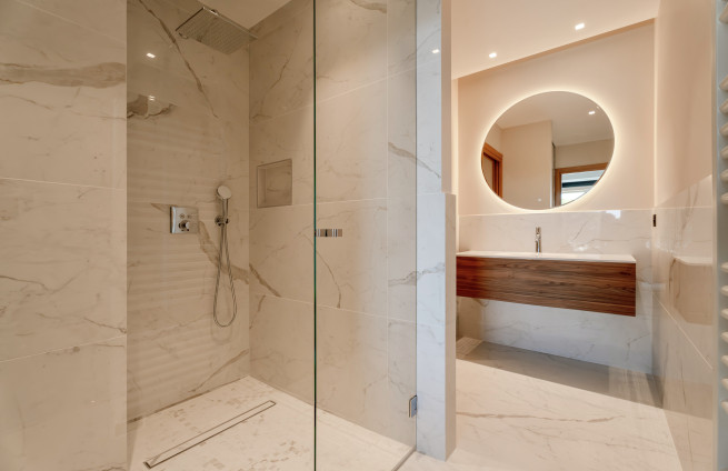 Walk-in shower, Gulf of Saint-Tropez