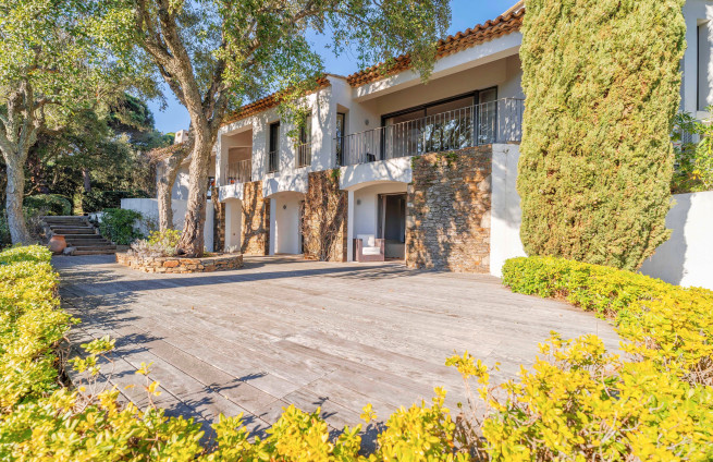 Luxury property in La Croix-Valmer, secure estate