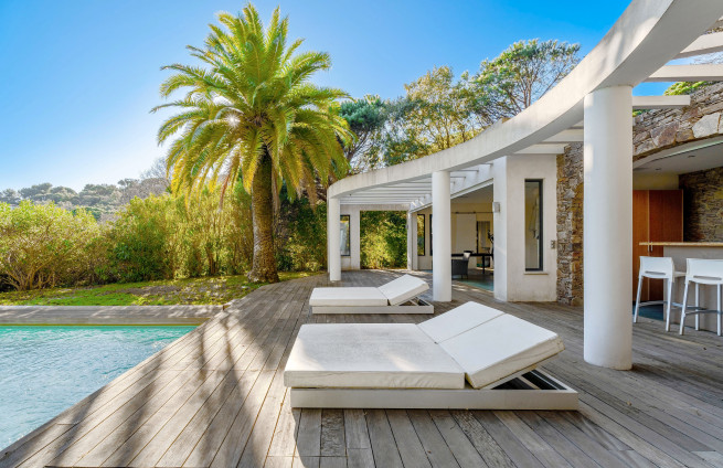 Maison contemporaine 6 chambres sauna jacuzzi Côte d'Azur