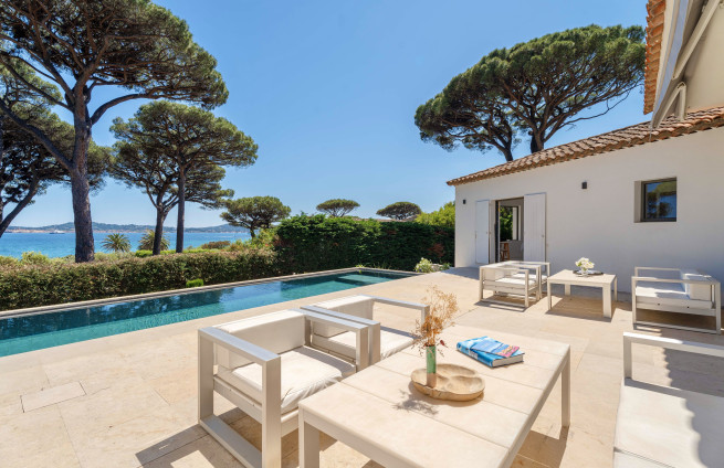 piscine-a-debordement-vue-mer-saint-tropez